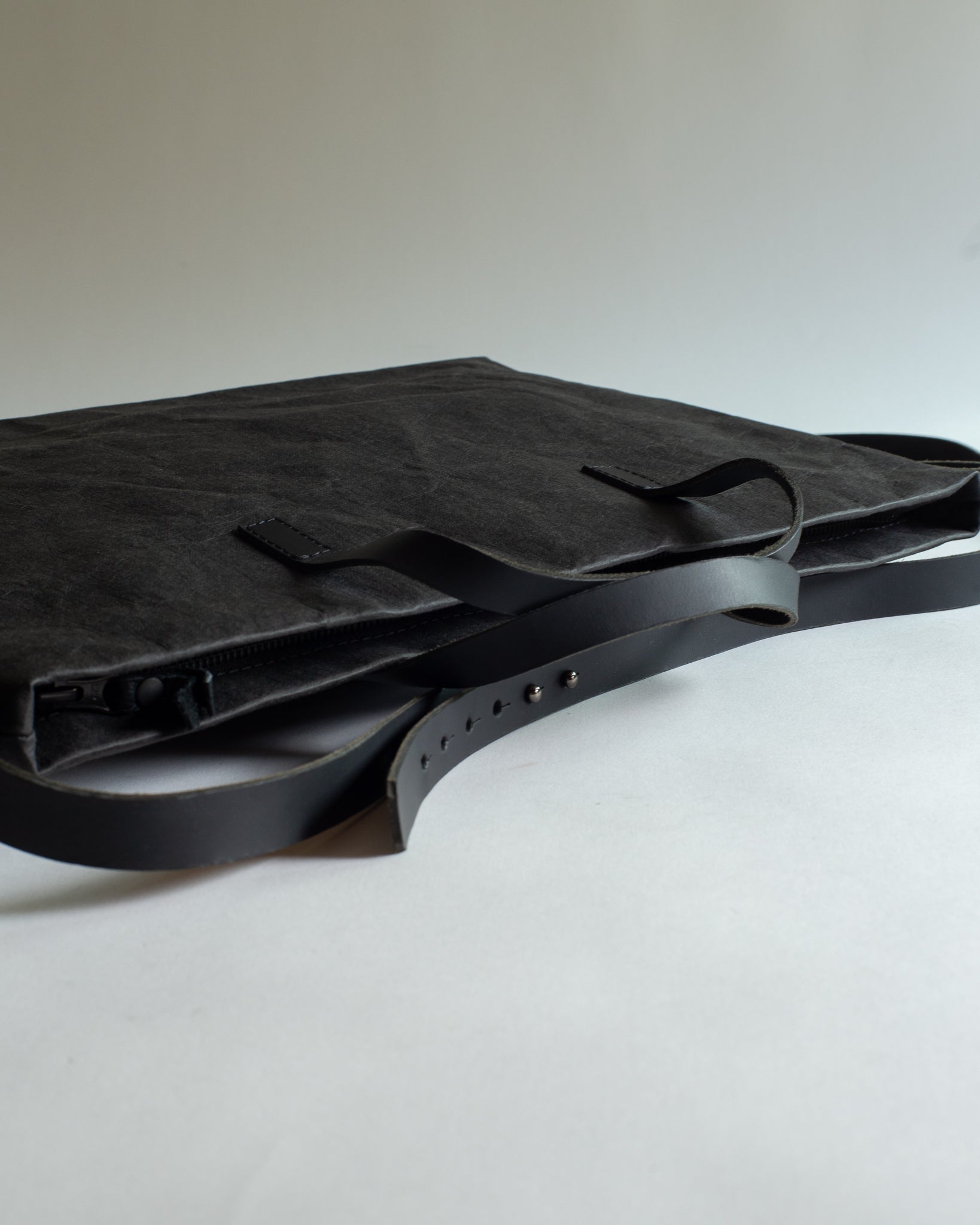 DOCENT 2-way Paper & Leather Business Briefcase